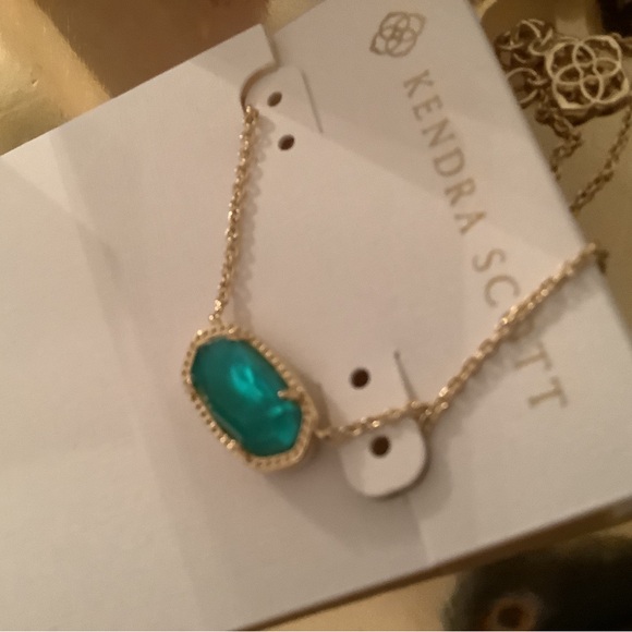 Last one - Beautiful  Kendra Scott Elisa necklace - Picture 1 of 5